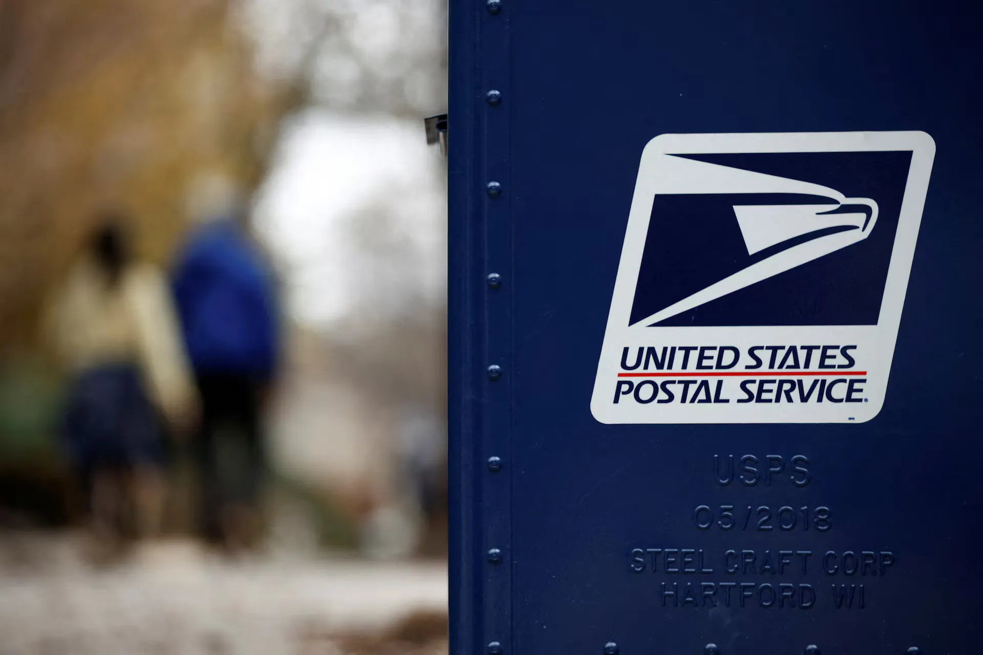 Поворот USPS щодо китайських посилок викликає хаос серед роздрібних торговців та перевізників